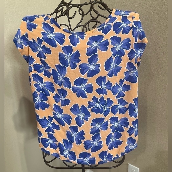 STYLUS brand Coral and Blue Floral Top, EUC! - Picture 1 of 5